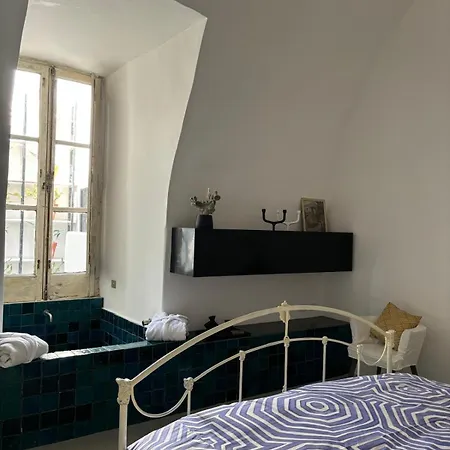 Capri Kronos Design - 2 King Beds, With Gym, & Jacuzzi *