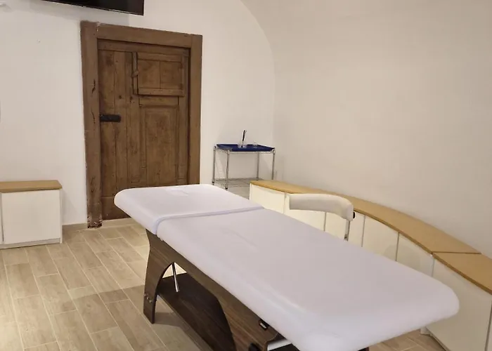 Capri Kronos Design - 2 King Beds, With Gym, Spa&jacuzzi