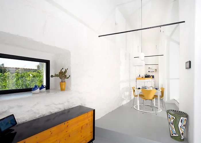 Capri Kronos Design - 2 King Beds, With Gym, & Jacuzzi