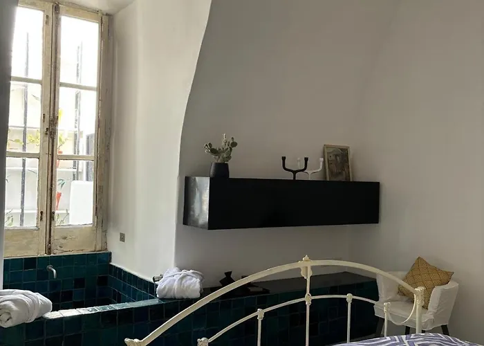 Capri Kronos Design - 2 King Beds, With Gym, & Jacuzzi *