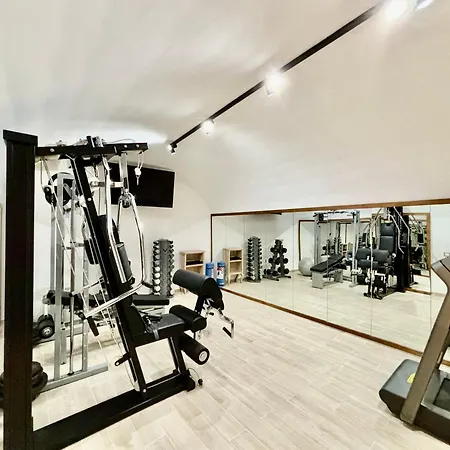 Capri Kronos Design - 2 King Beds, With Gym, & Jacuzzi