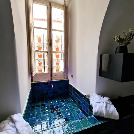 Semesterbostad Capri Kronos Design - 2 King Beds, With Gym, & Jacuzzi