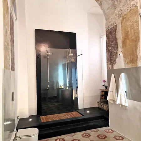 Semesterbostad Capri Kronos Design - 2 King Beds, With Gym, & Jacuzzi