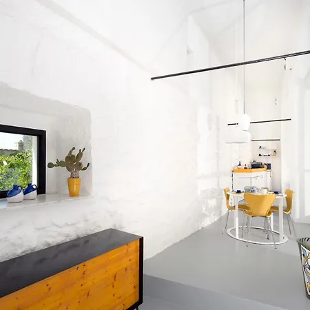 Capri Kronos Design - 2 King Beds, With Gym, & Jacuzzi