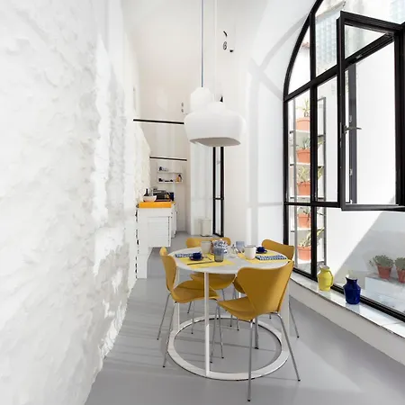 Capri Kronos Design - 2 King Beds, With Gym, & Jacuzzi Casa de Férias