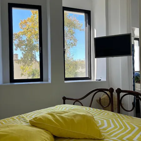 Capri Kronos Design - 2 King Beds, With Gym, & Jacuzzi Casa de Férias